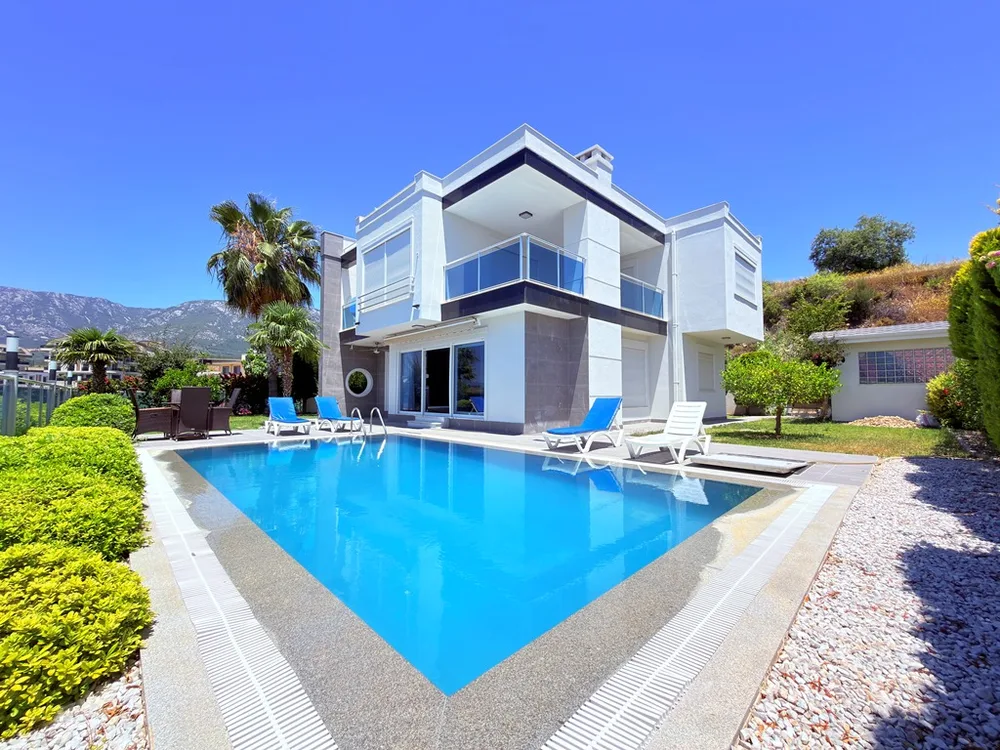 SVALA VİLLA Furnished 4+1 villa with a sea view in Kargicak 